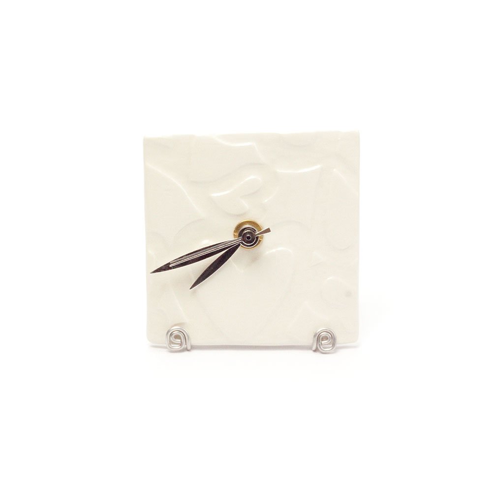 idea-regalo-solidale-orologio-tavolo