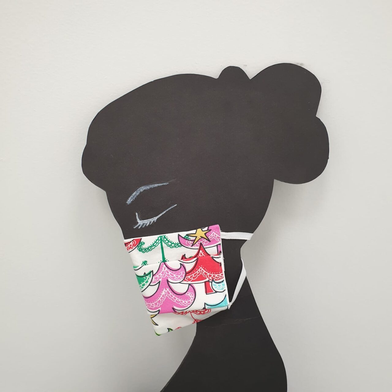 idea-regalo-mascherina-abeti-colorati-natale